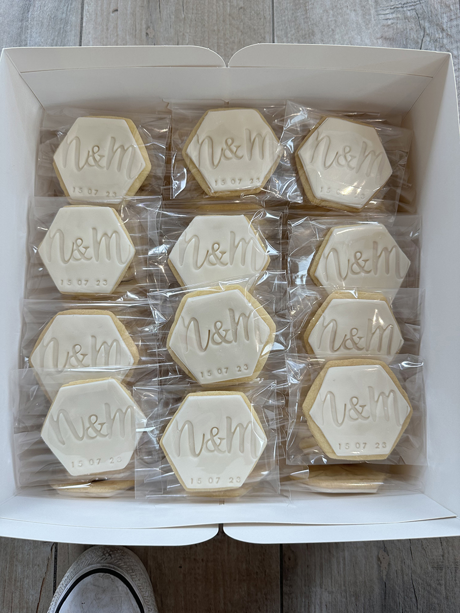 Personalised box of biscuit wedding favours